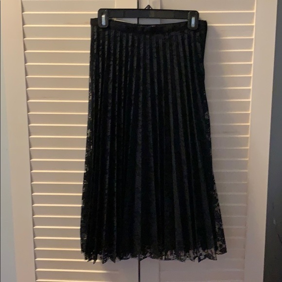 NWT Banana Republic Pleated black lace skirt - Picture 3 of 5